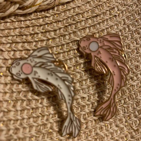 Koi fish enamel pins Yin yang - set of 2 - Picture 7 of 7